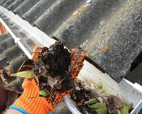 Gutter Cleaning And Brightening